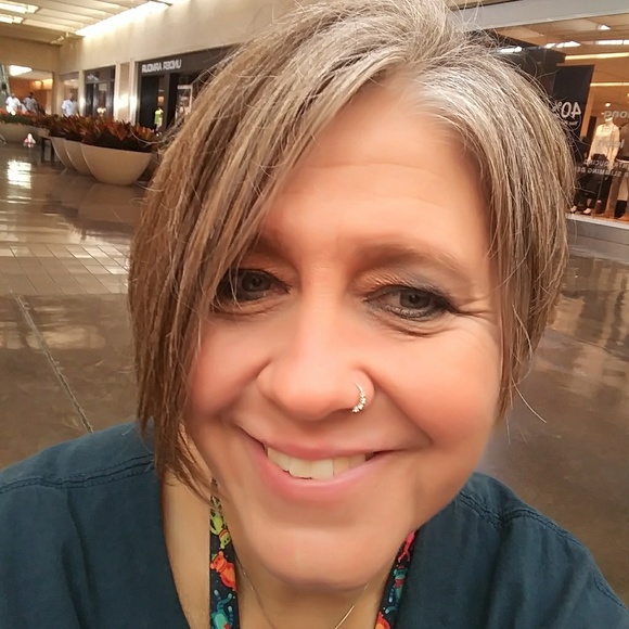 Meet your Posher, D'ayn - Picture 3 of 8